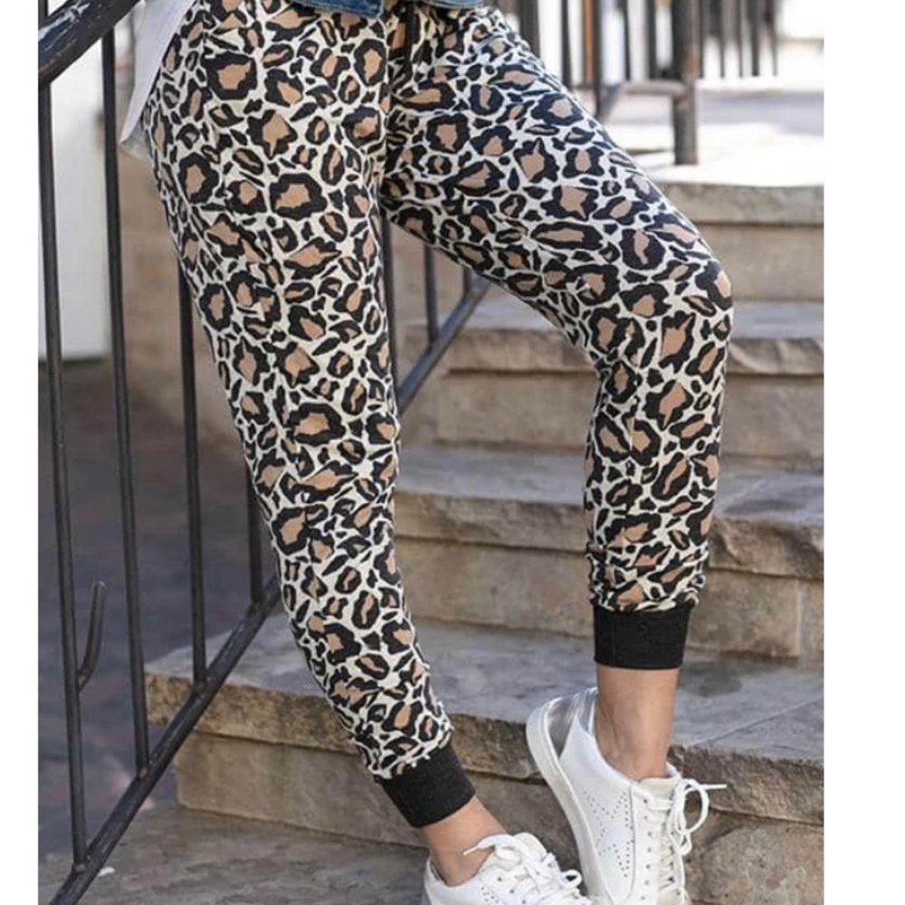 NWT grace&lace leopard joggers, size M